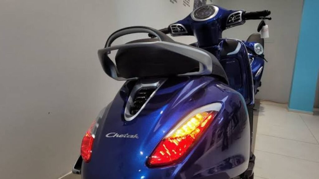Bajaj 137km रेंज के साथ आ गया Bajaj का नया चेतक इलेक्ट्रिक स्कूटर, कम कीमत में है सबसे खास