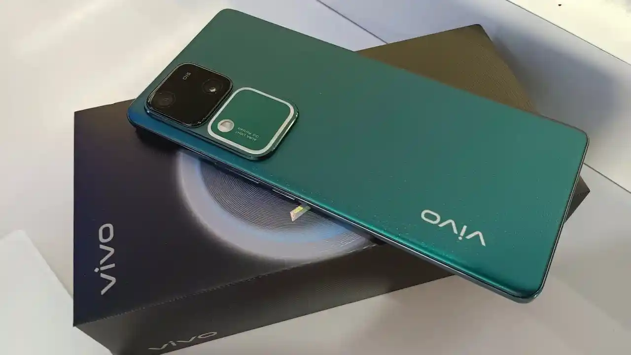 New Project - 2024-12-07T162906.240 Vivo V30 Pro 5G: Vivo's New 200MP Camera with 100W Charging Phone