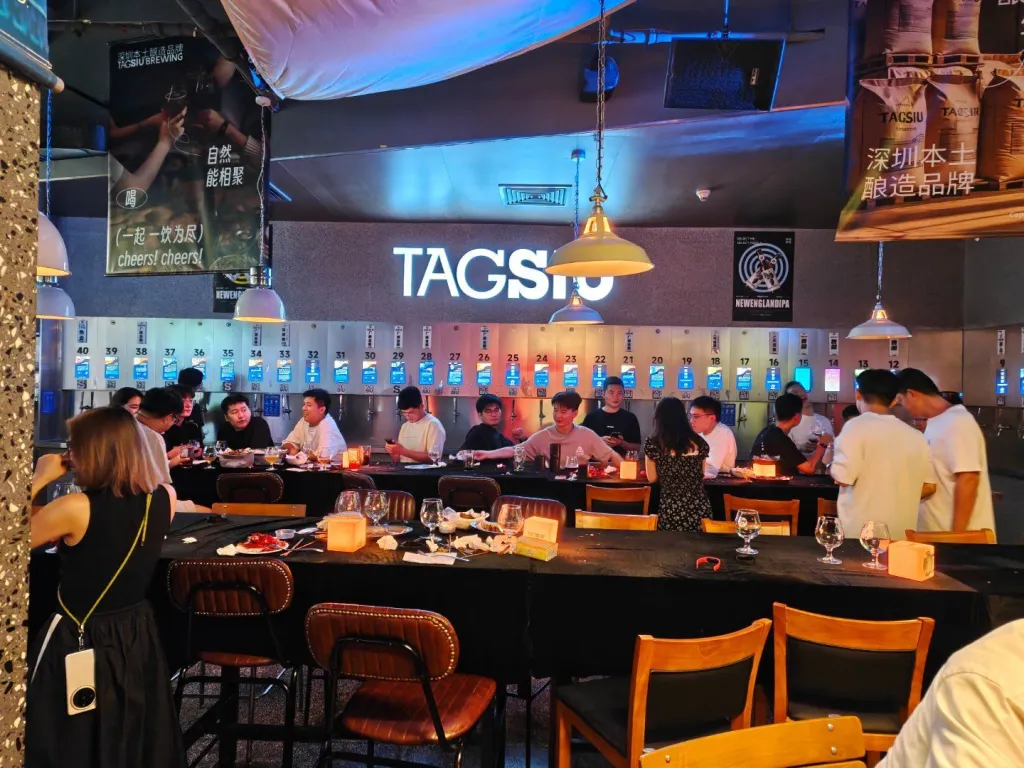 Realme Vice President Derek Lao Wang dinner with design team